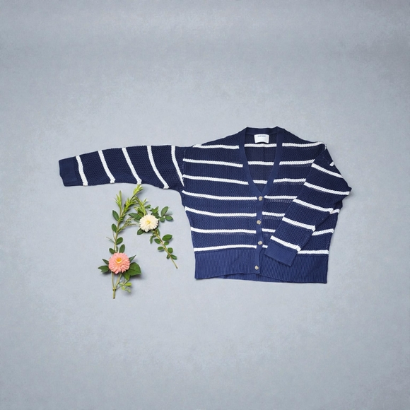 Old Navy Sweaters - $4 FIRM 🌟FINAL MARK DOWN🌟Old Navy Women's Navy and White Striped Cardigan